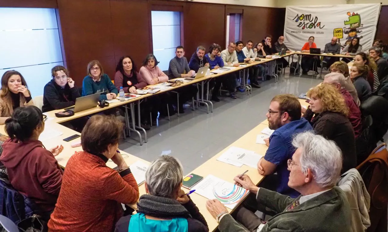 Somescola crida a defensar l'escola catalana enmig de controvèrsies amb la PETI