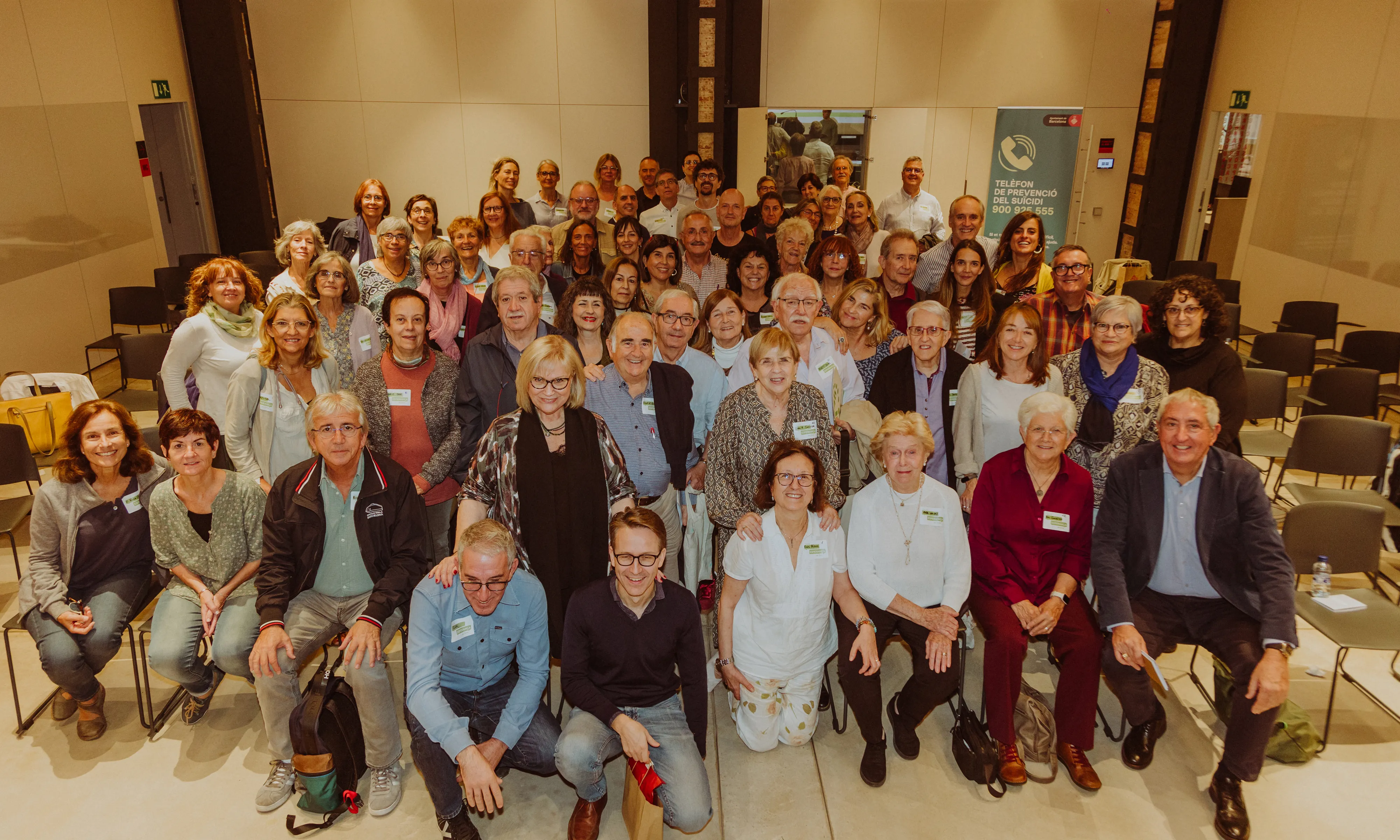 Foto de família de gran part de l’equip de persones voluntàries en una trobada el passat mes d'octubre.