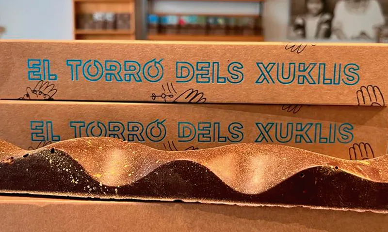 La pastisseria Cacau d'Olot fa nou anys que elabora un torró molt especial perquè les vendes serveixen per recollir fons per a l'AFANOC.