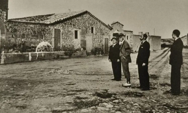 Francesc Macià va passar a gestionar la casa després de casar-se amb Eugènia Lamarca, filla del llavors propietari.
