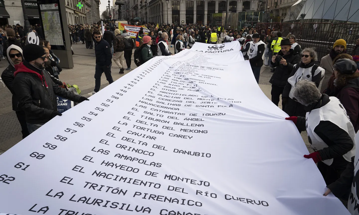 En una campanya, l'organització ha presentat la factura de l'emergència climàtica.