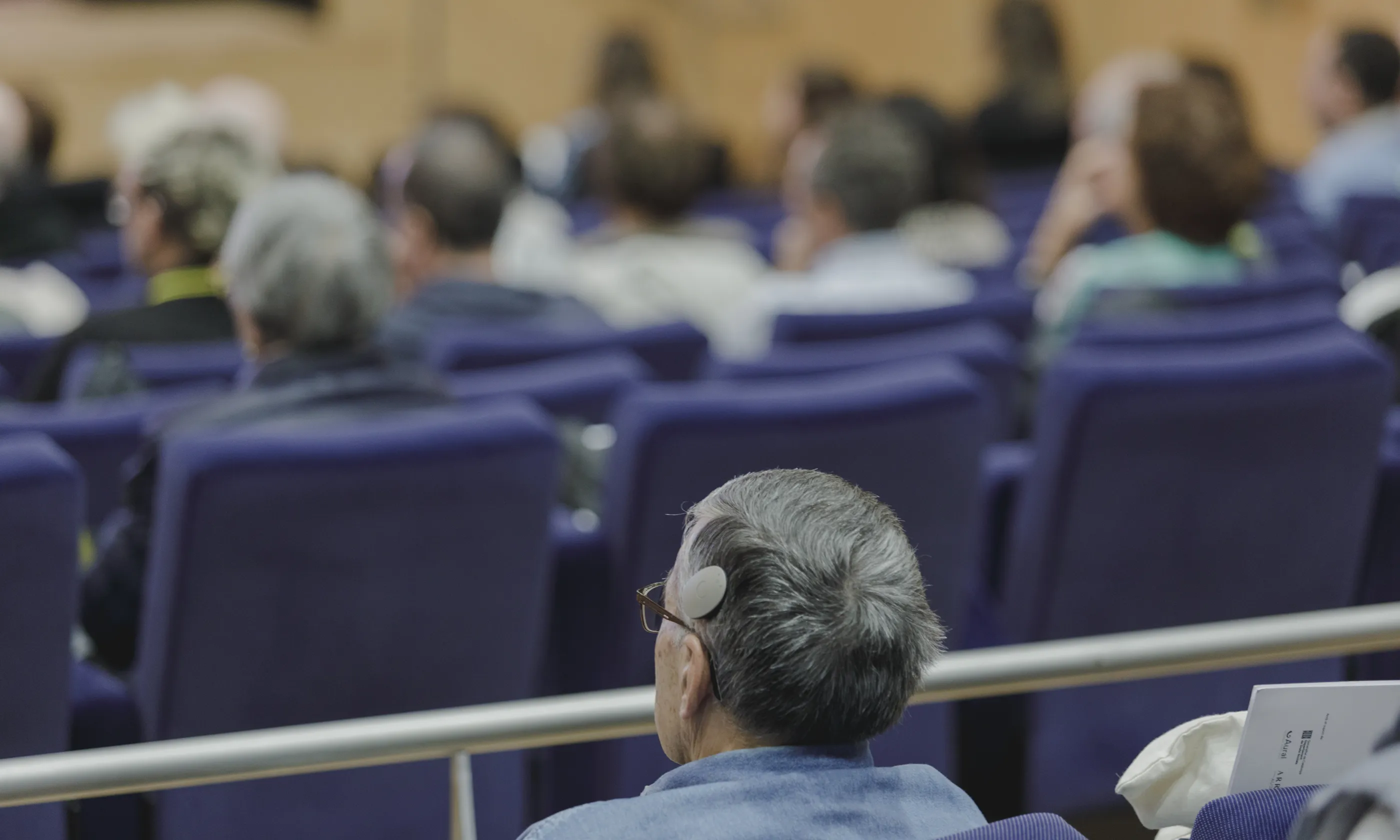 Persona amb sordesa usuària d'implant coclear