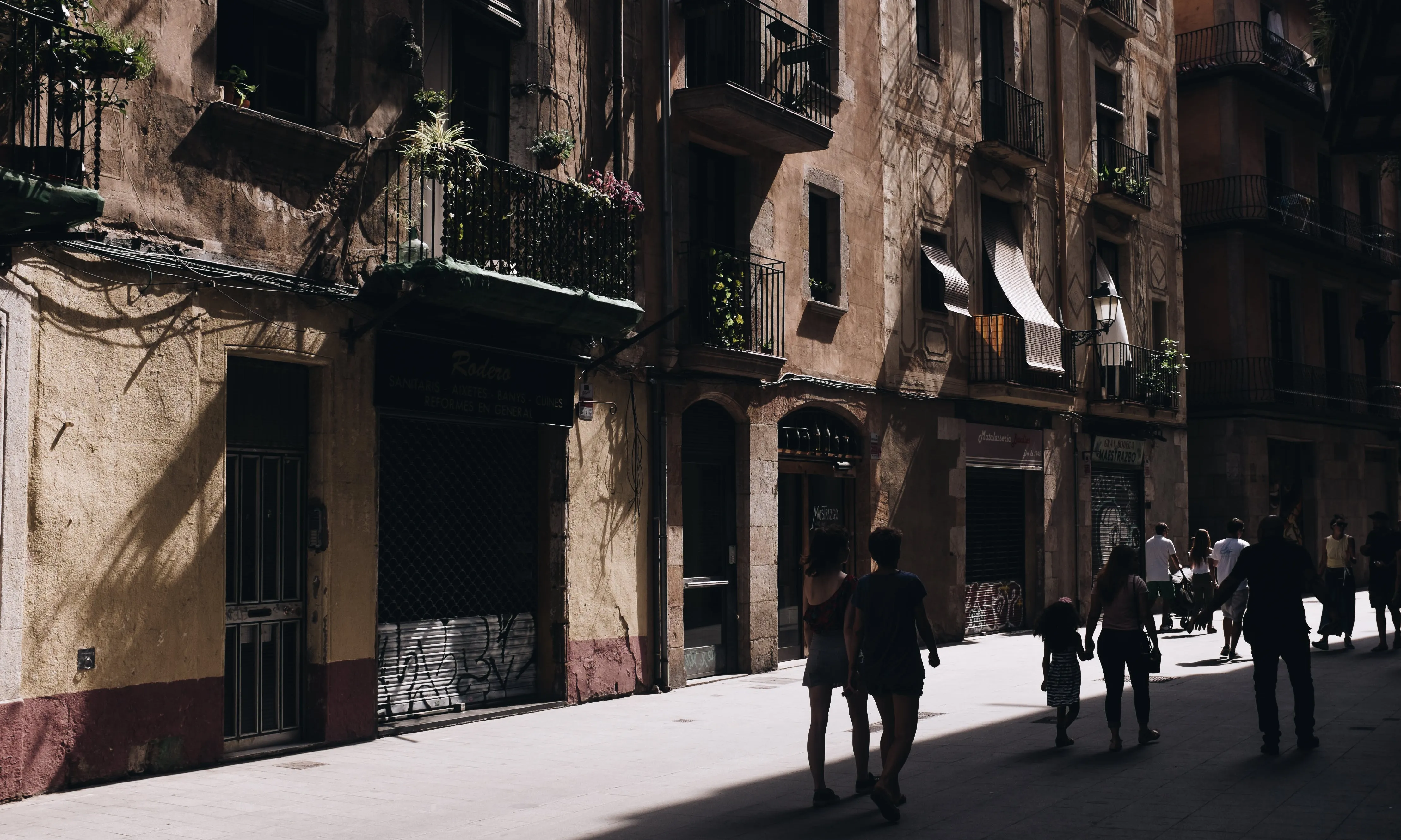 Carrel del Raval de Barcelona. Font: Pexels - Cátia Matos