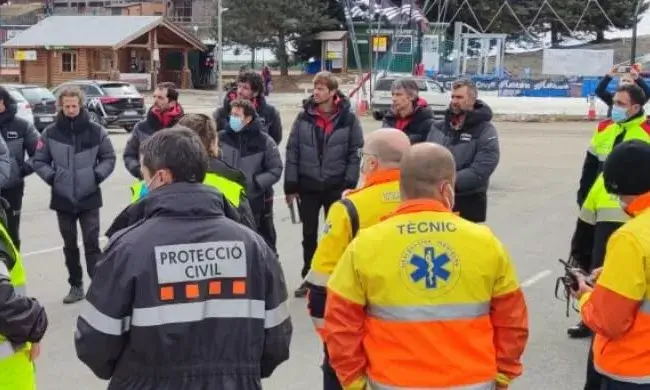 En aquesta imatge del departament d'Interior de la Generalitat de Catalunya veiem la tasca conjunta de Protecció Civil amb altres cossos.