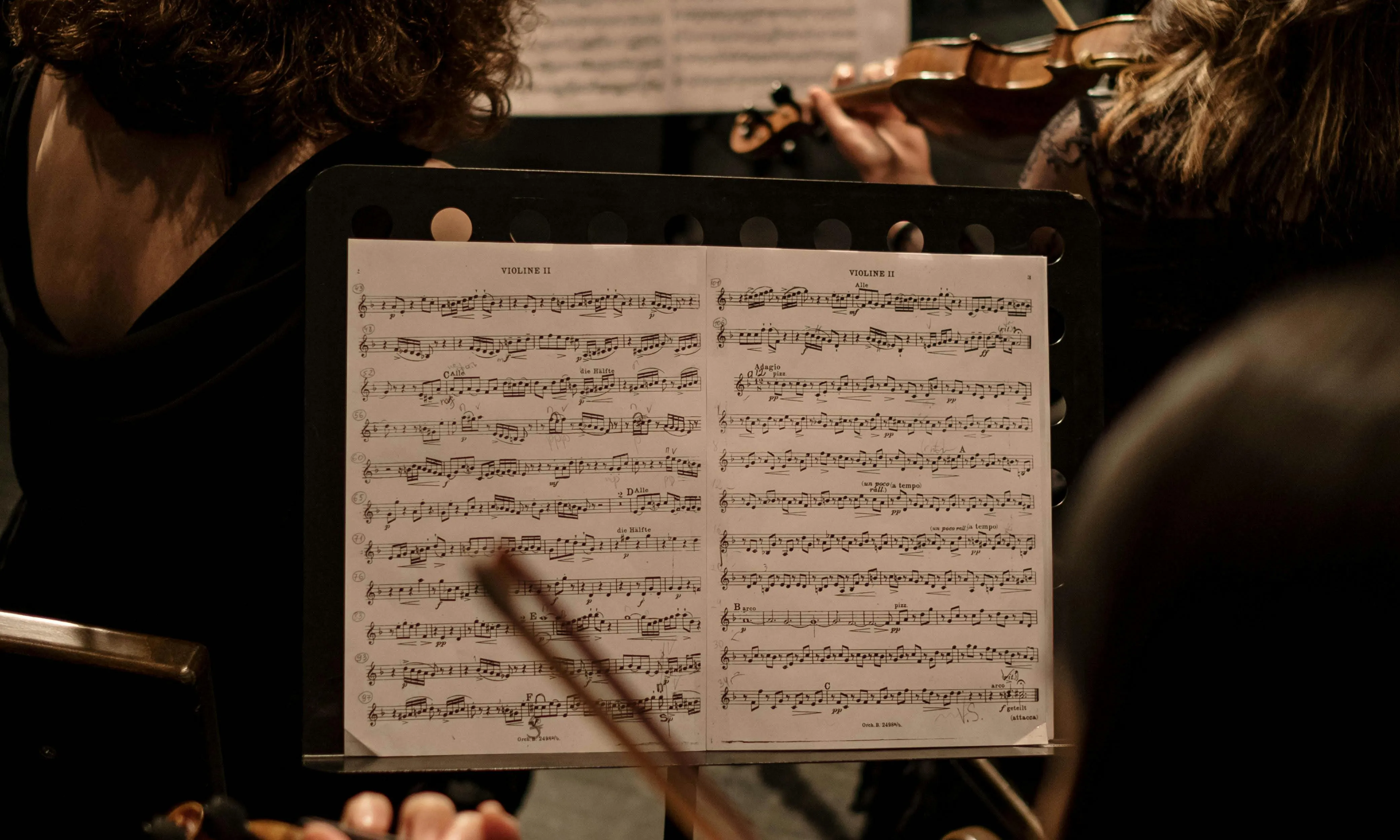 Orquesta tocant. Font: Pexels -cottonbro studio