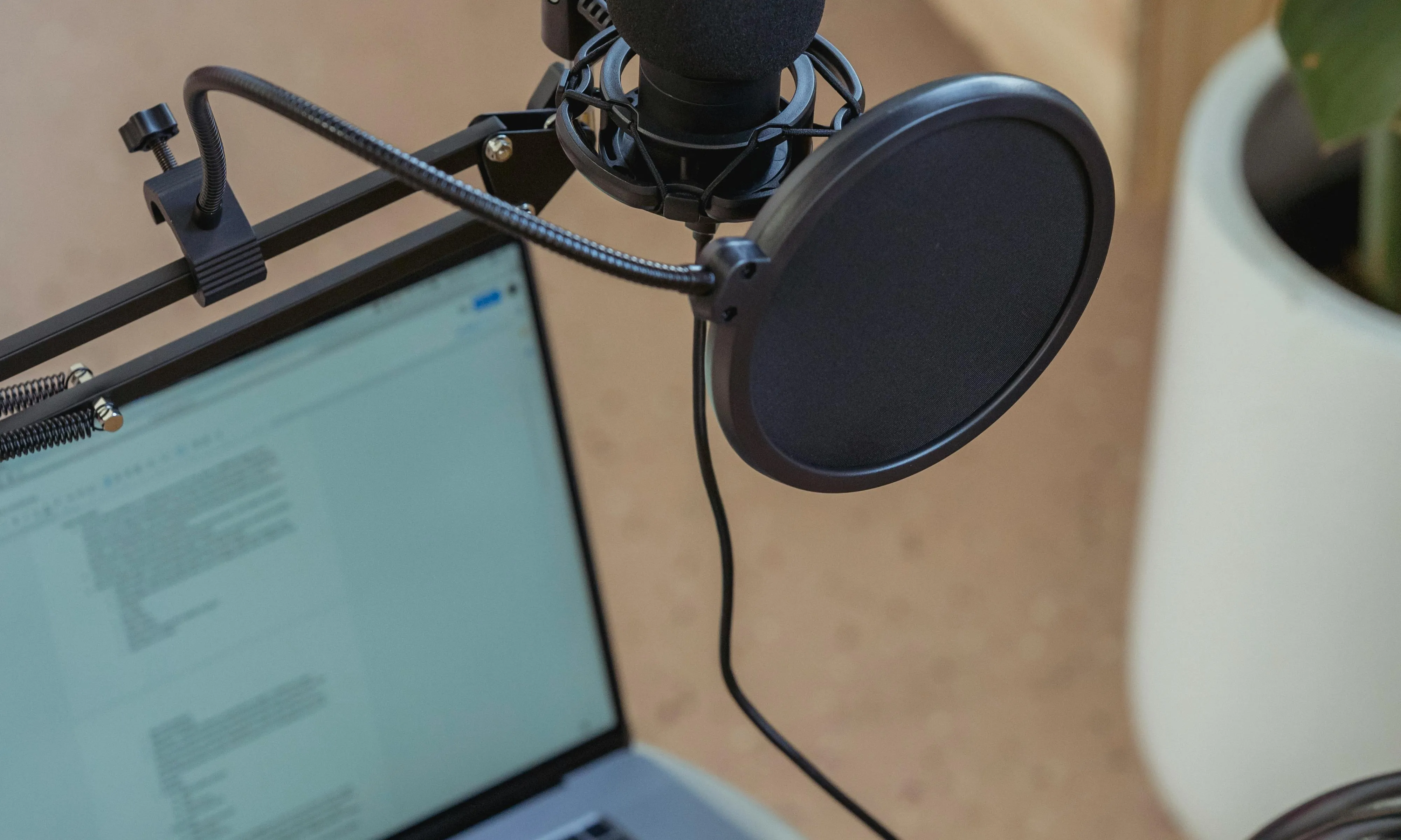 Set de gravació de ràdio. Font: Pexels - George Milton