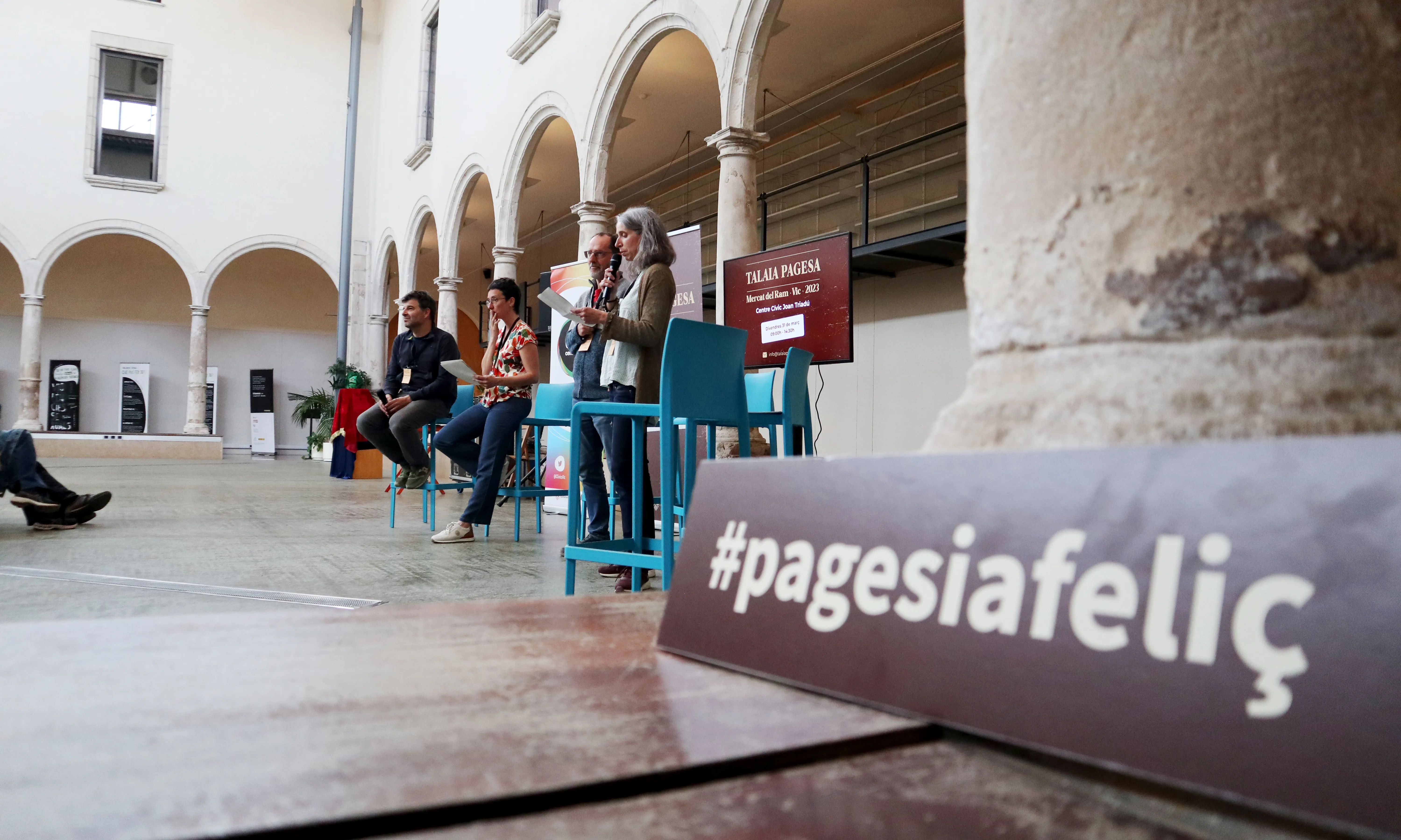 Un significatiu cartellet sobre la «pagesia feliç» a la segona edició de la Talaia Pagesa