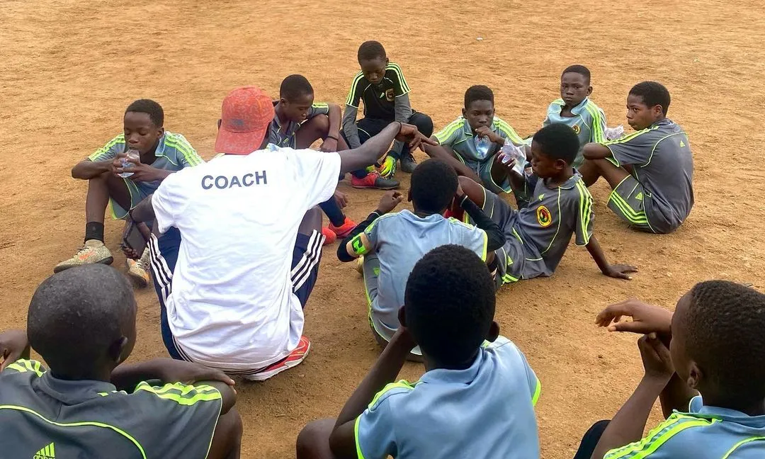 LAMSA també és una acadèmia de futbol per a infants i jovent del camp de Buduburam.