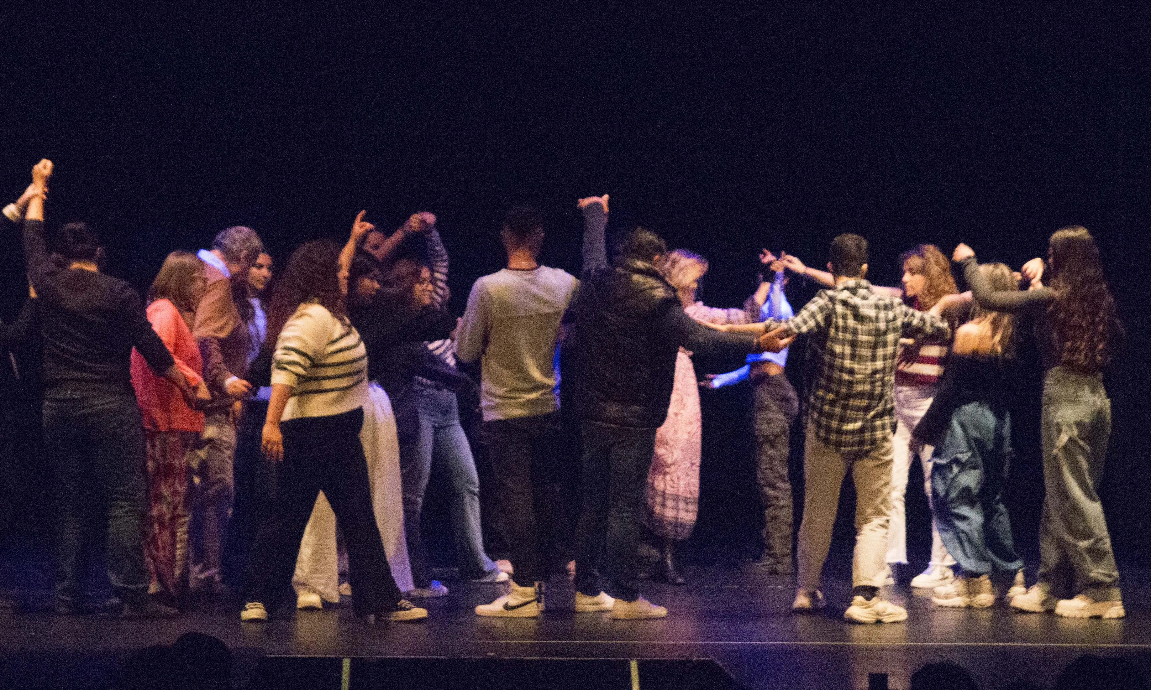 ‘El triangle Inclusiu’ vol trencar estereotips i posar en contacte joves adolescents d’escoles de Sarrià amb persones en risc d’exclusió social.