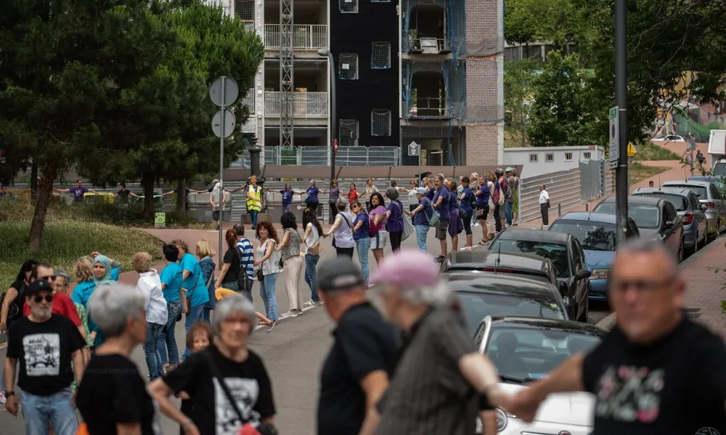 Cadena humana per reclama unió entre Tinitats