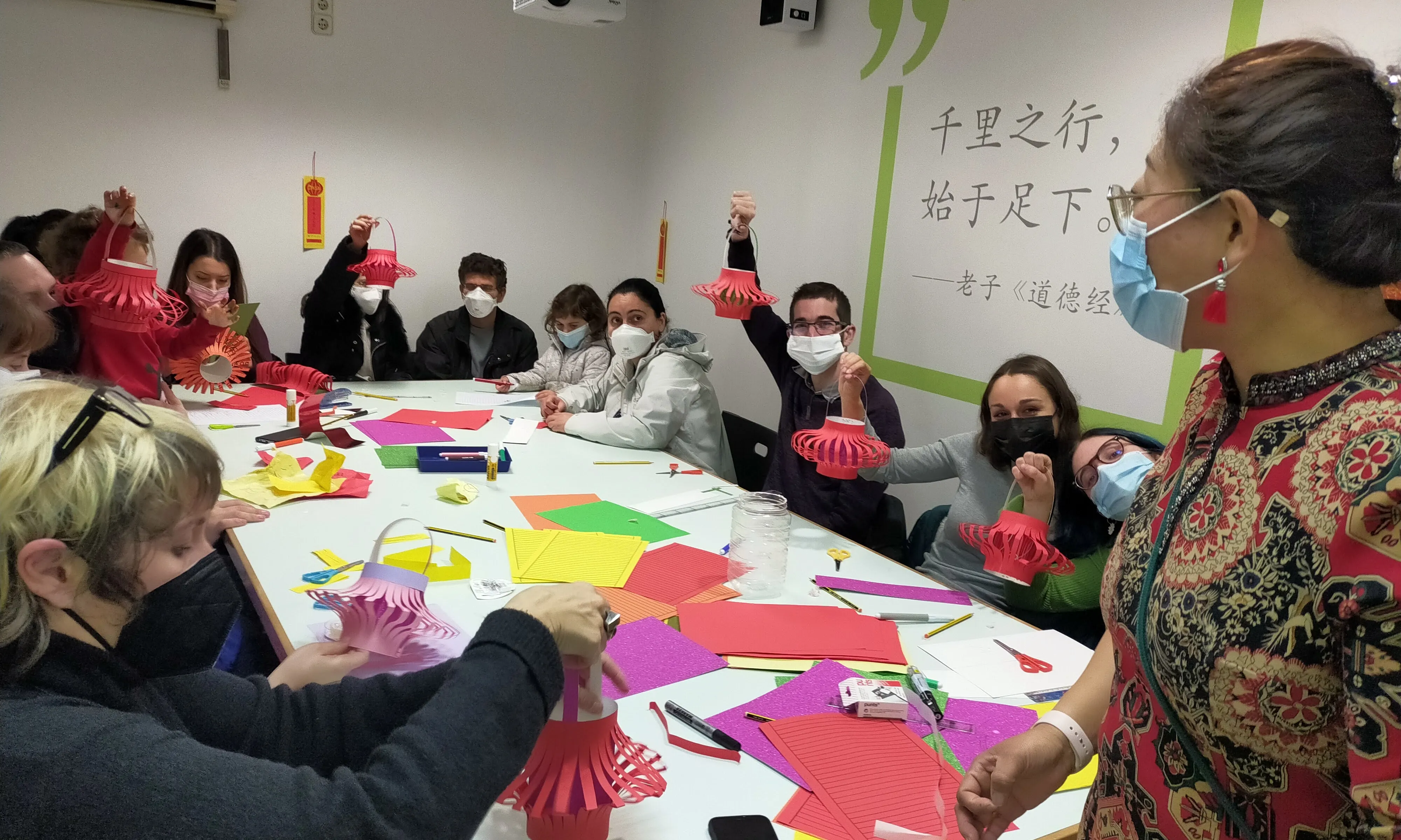L'Associació Centre Cultural Xinès de Manresa fa cursos de llengua i cultura xineses.