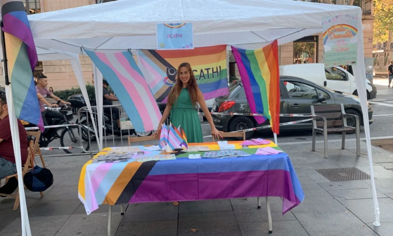 Estand de l'Associació ACATHI i la Lissa Fuentes