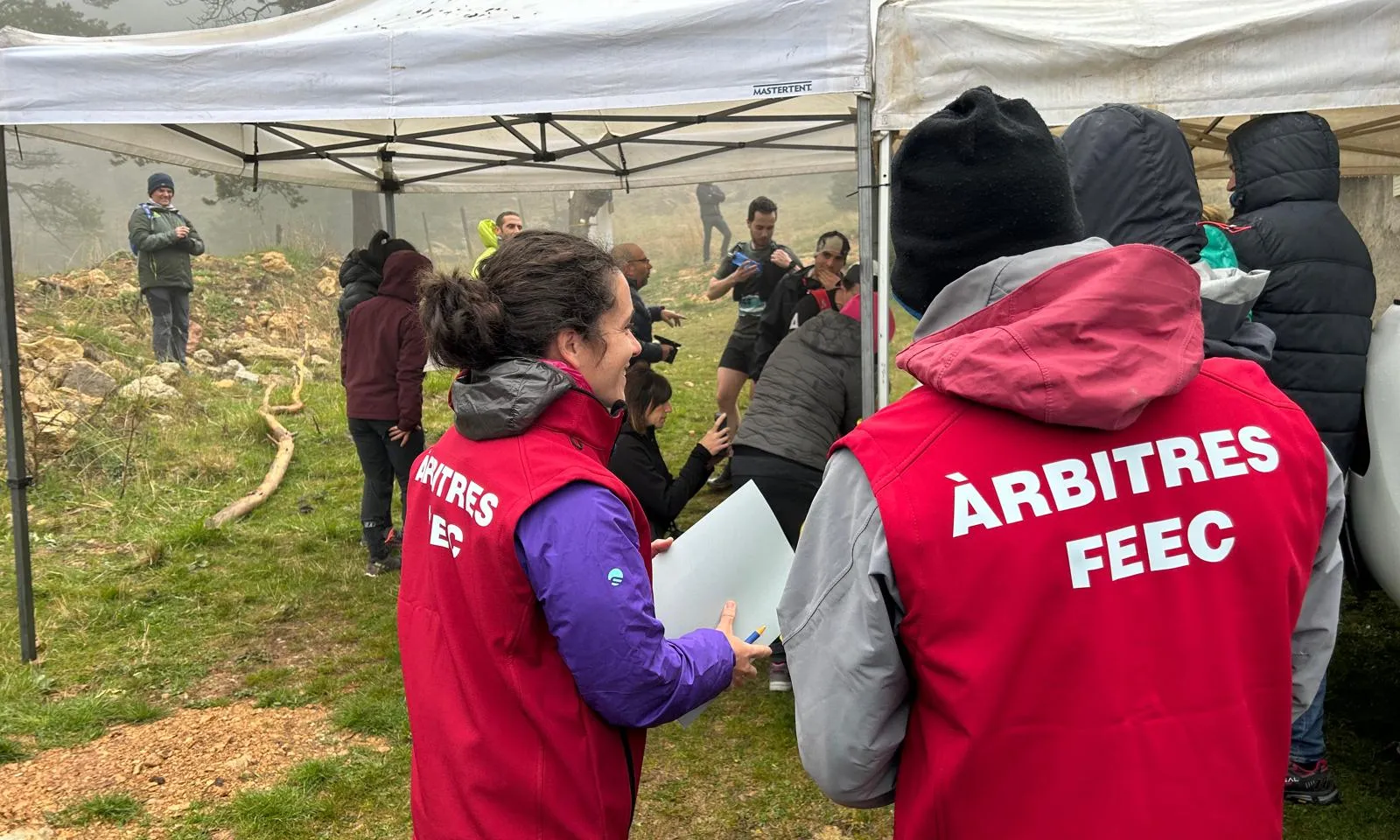 os àrbitres ambientals, en una cursa de la FEEC.