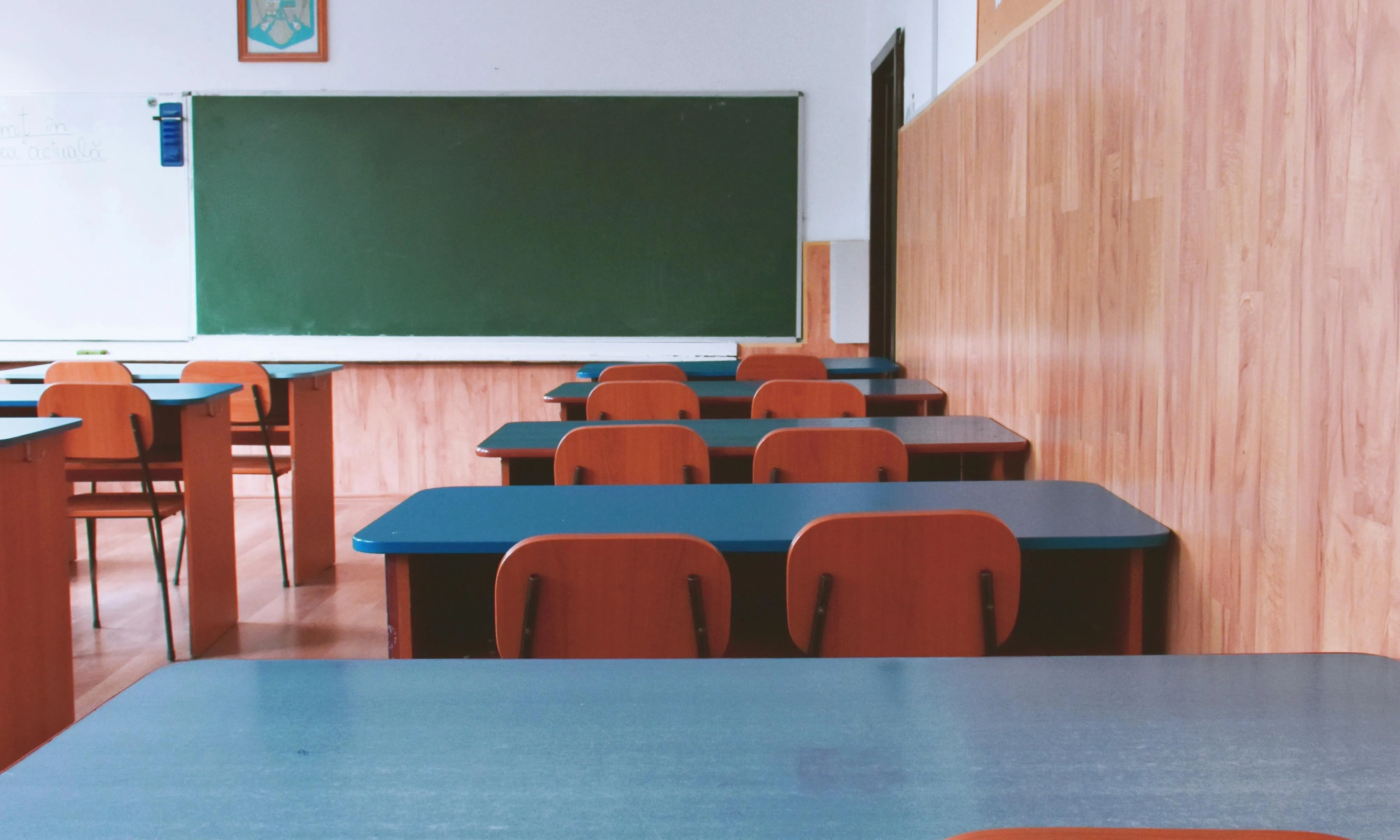 Classe buida d'escola. Font: Pexels - Dids . Classe buida d'escola. Font: Pexels - Dids .