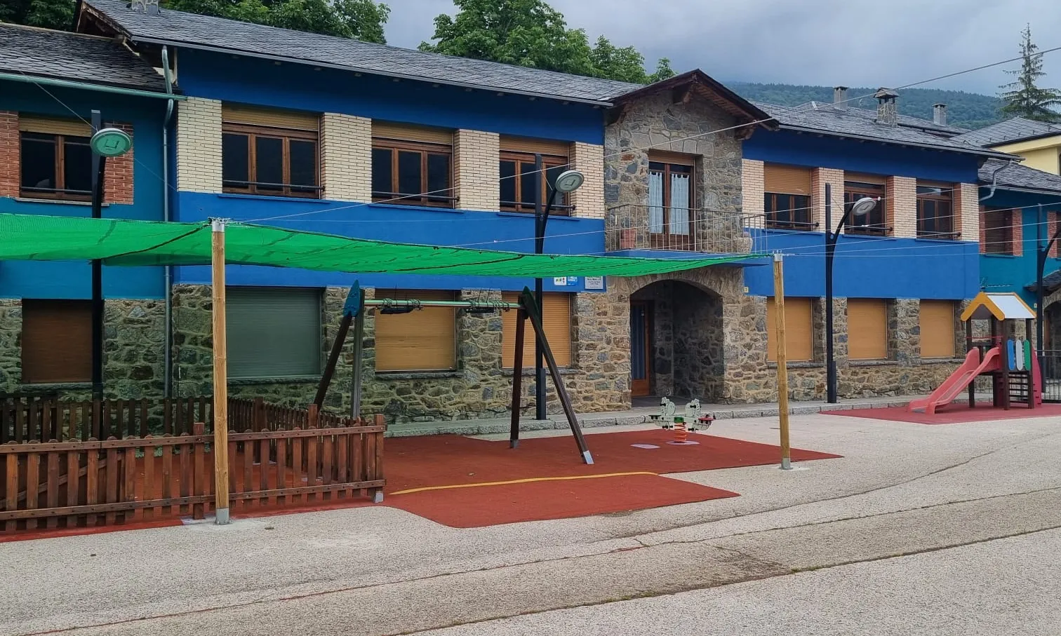 L'escola rural de Planoles.