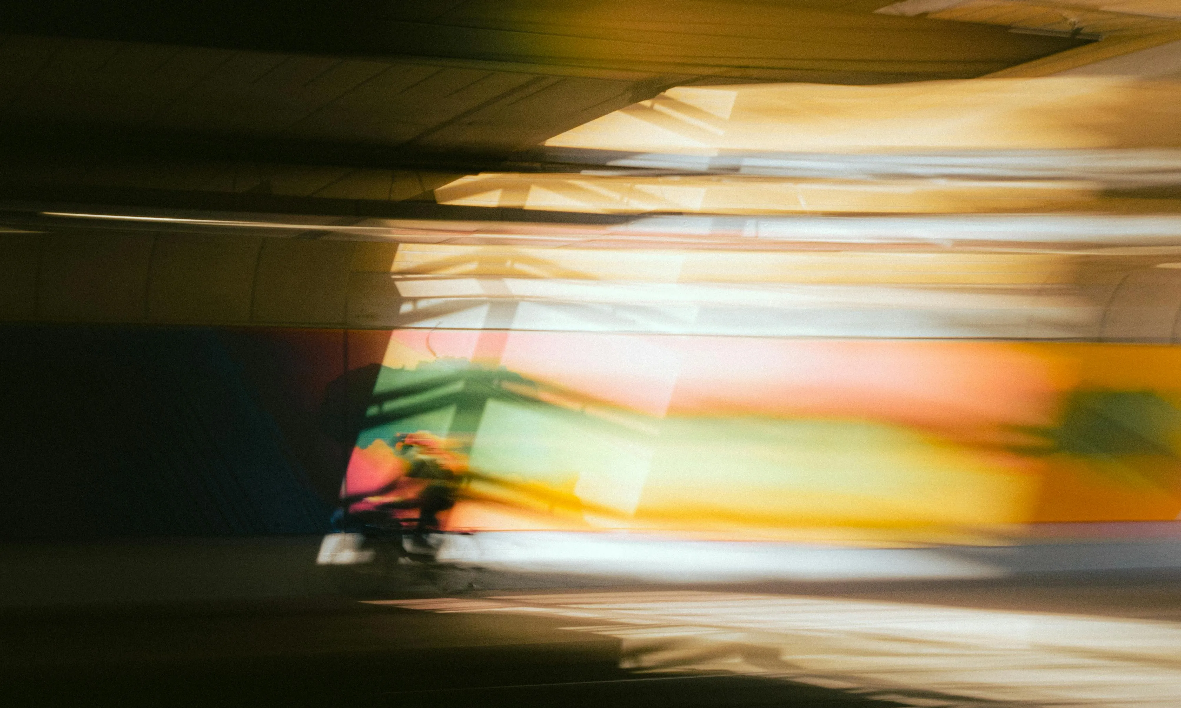 ciclista passant per un túnel. font. pexels - Florian Stein