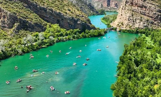 La baixada d'embarcacions és l'activitat central de la Transsegre.