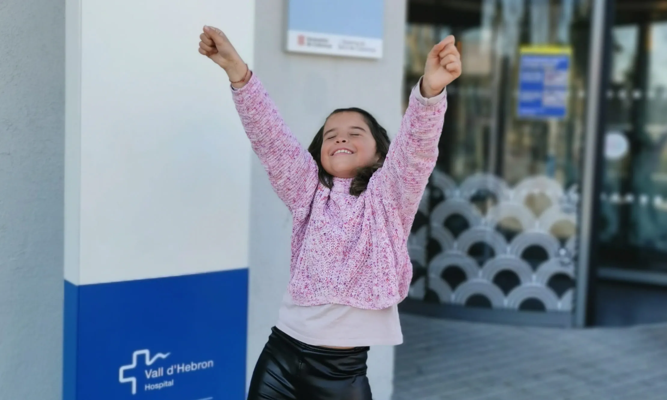 La història de superació de l’Ànnia ha inspirat un conte i la creació d’una associació per ajudar en la recerca en càncer infantil.