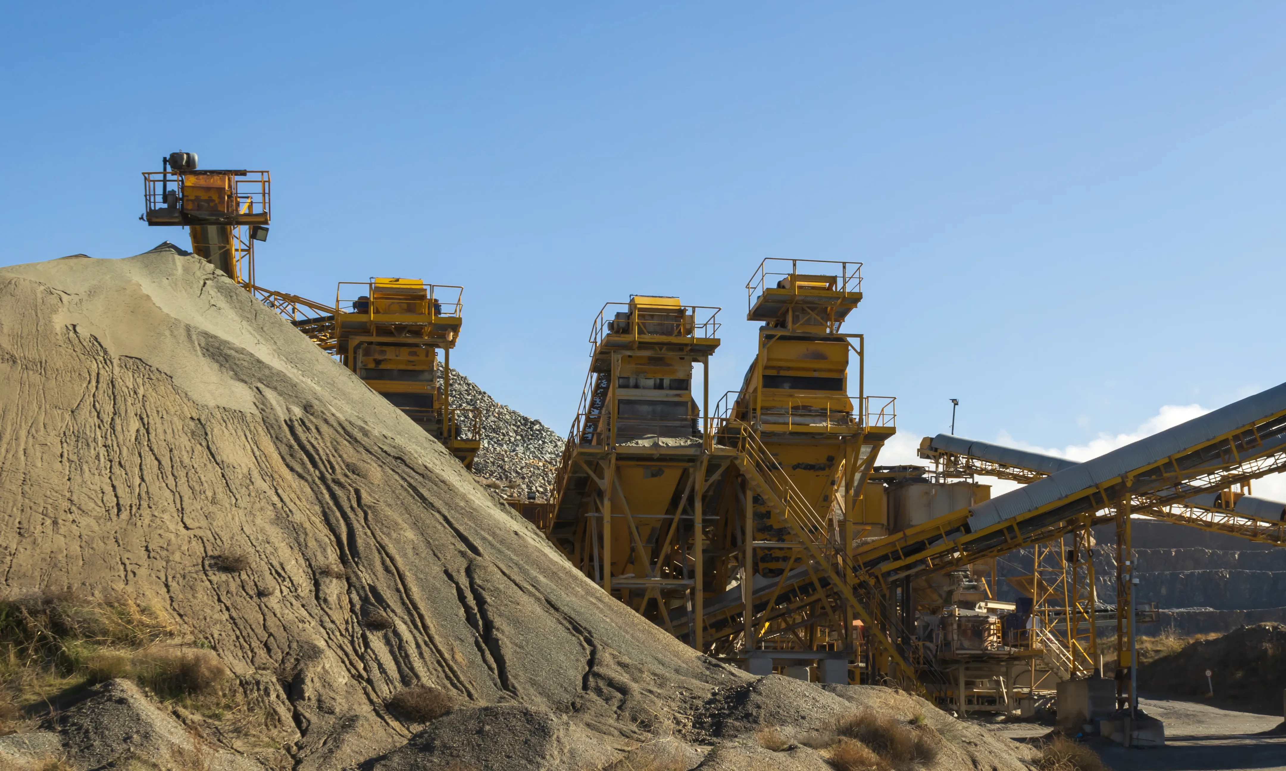 La mineria metàl·lica a cel obert té efectes contaminants i destructors molt greus a l'entorn natural de El Salvador.