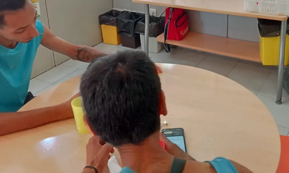 Moltes persones migrades temporeres acaben dormint al carrer. Font: Arrels Sant Ignasi. 