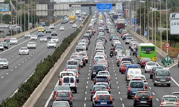 Associacions com Granollers Pedala i Mollet Respira reclamen a les administracions més contundència per lluitar contra la contaminació dels vehicles i la indústria.