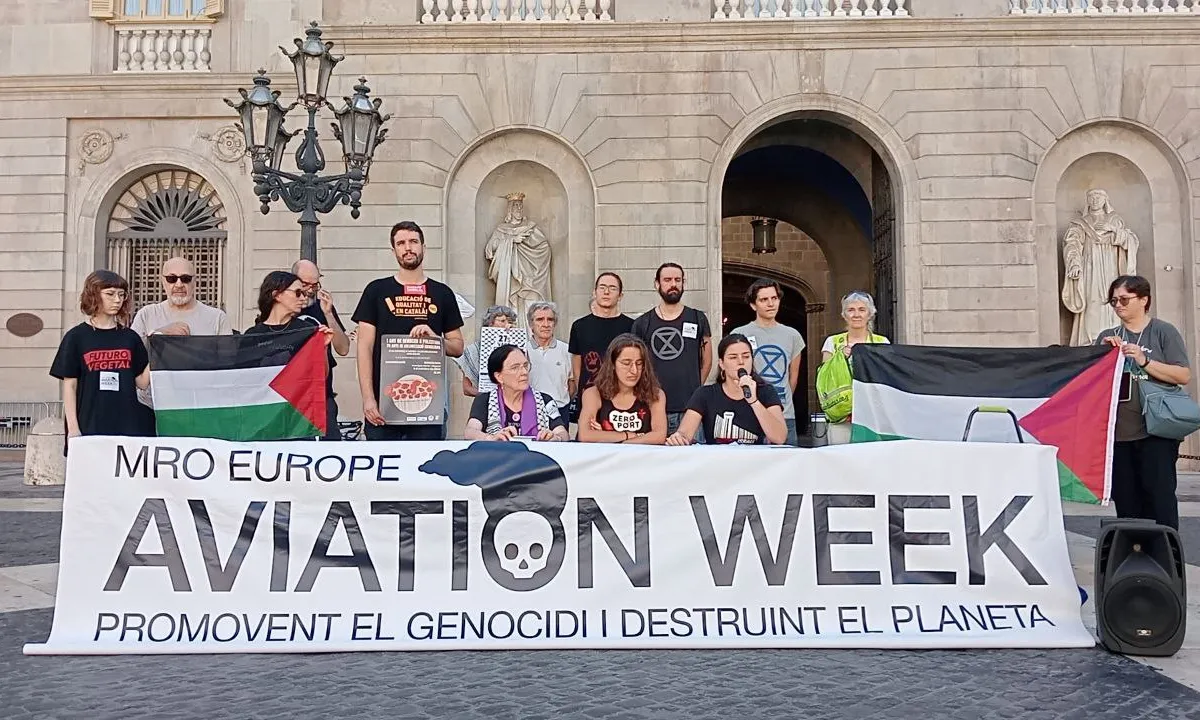 Entitats ecologistes i antimilitaristes reclamen la cancel·lació de l’Aviation Week.