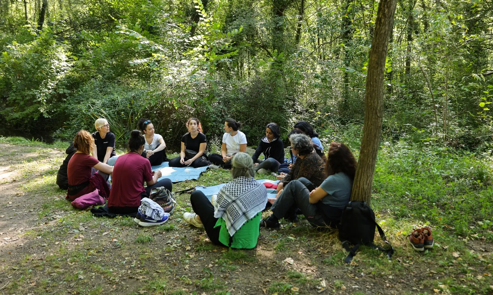 Una de les dinàmiques sobre la Pau, en plena natura, que s'ha organitzat en el marc de la trobada.