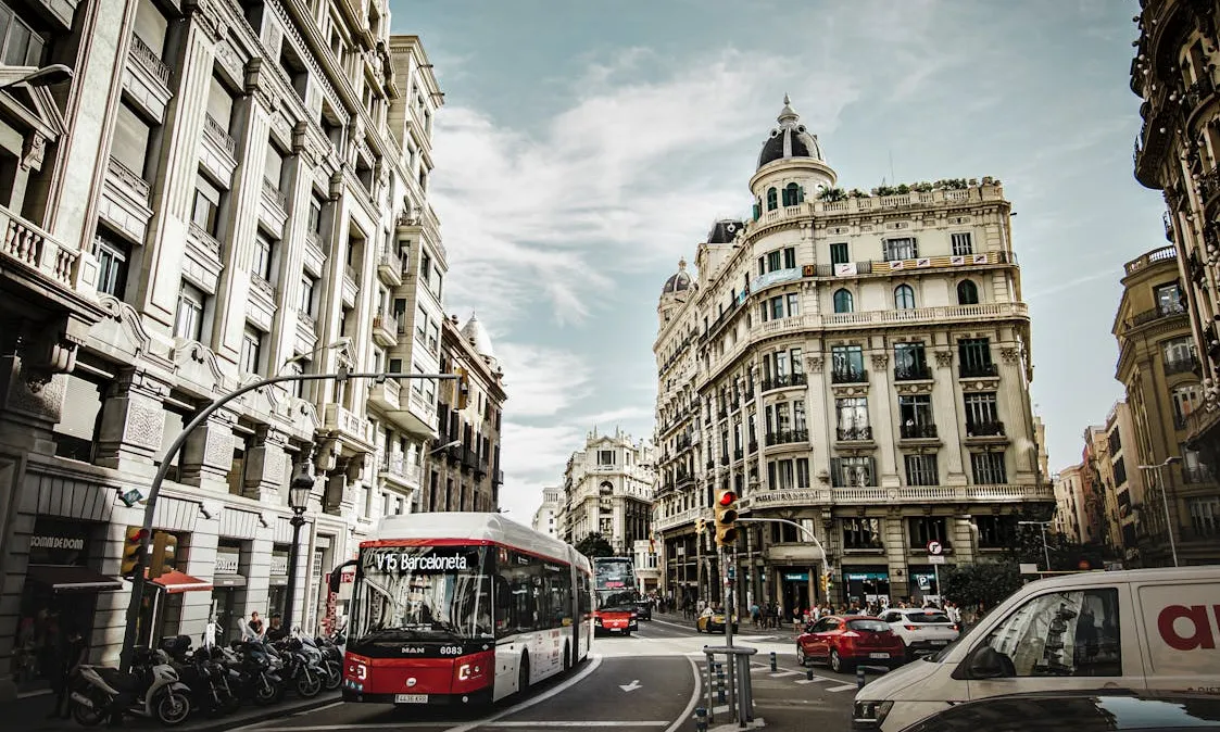 Més de seixanta incidències d’LGTBI-fòbia al transport públic de Catalunya durant els darrers cinc anys. Font: Pexels