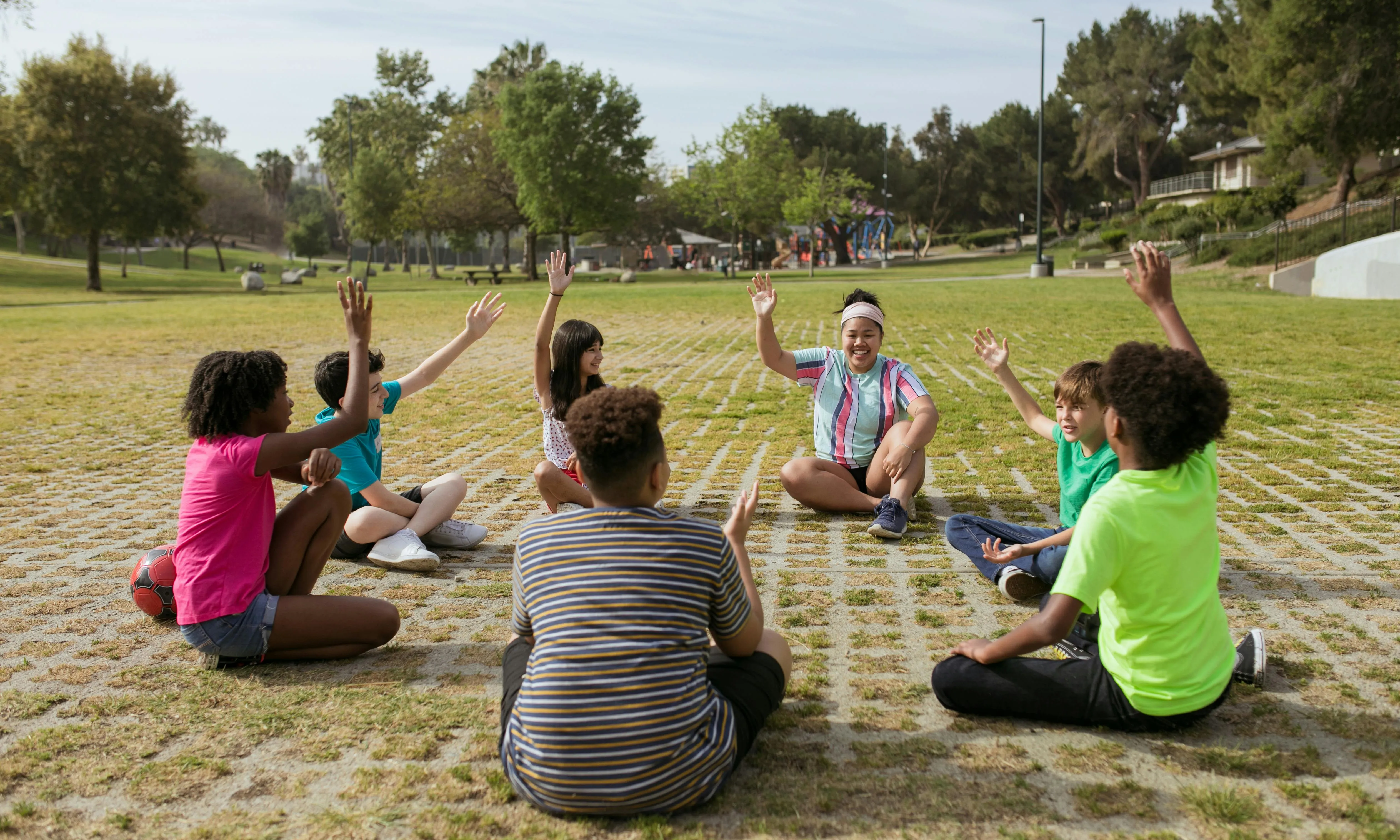 Infants en rotllana participant a una activitat