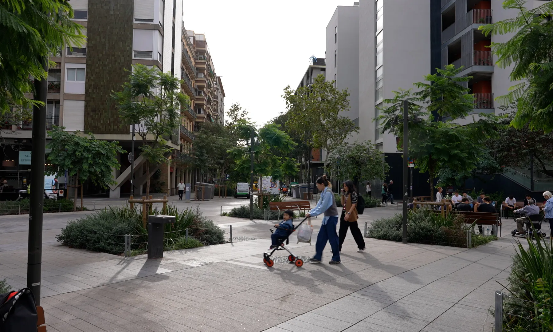 Un dels objectius principals és transformar el districte de l'Eixample en una zona sostenible i impedir que la contaminació afecti el veïnat.