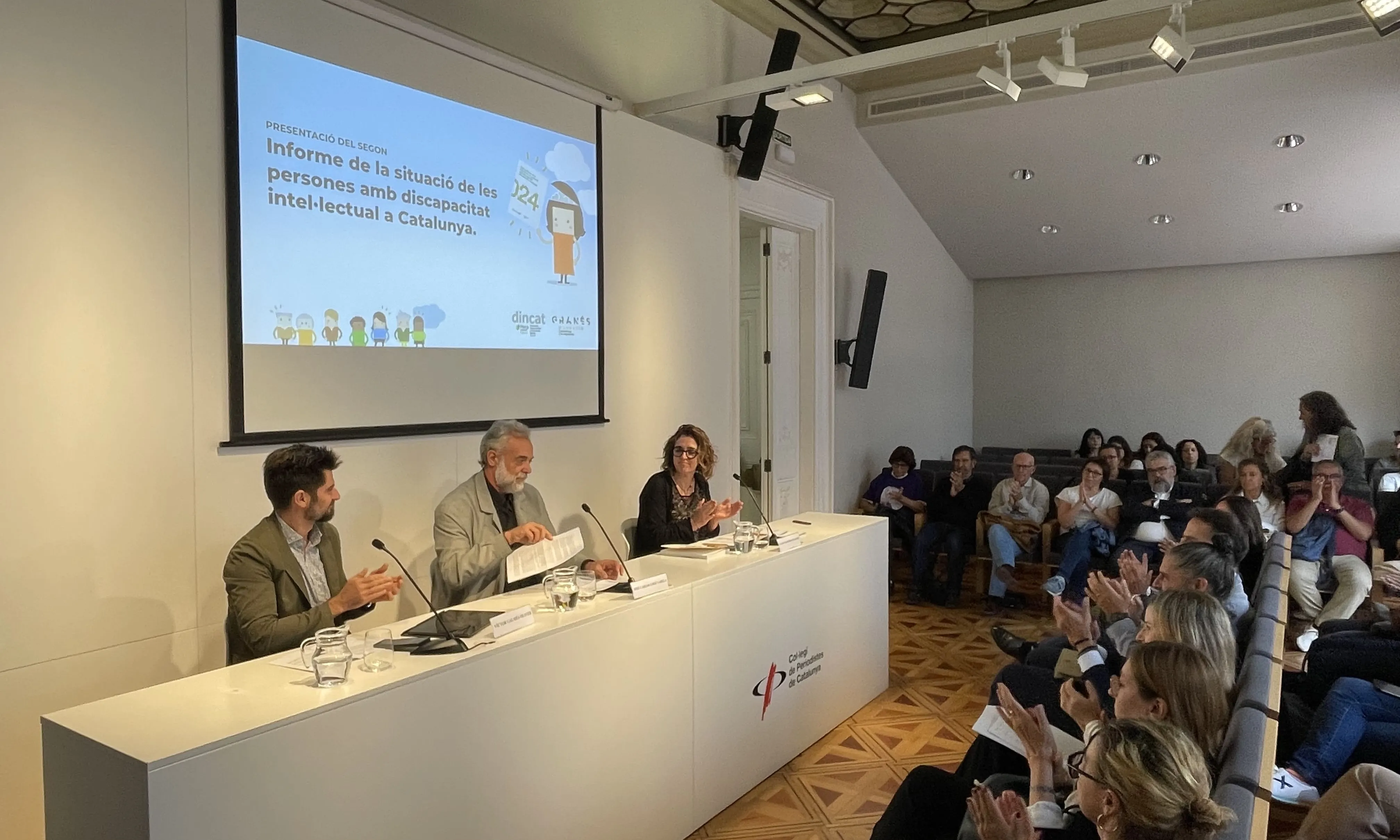 D'esquerra a dreta, Víctor Galmés, director de Dincat; José Carlos Eiriz, president de Dincat, i Laura Masferrer, directora gerent de Granés Fundació, durant la presentació de l'informe. Font: Dincat.