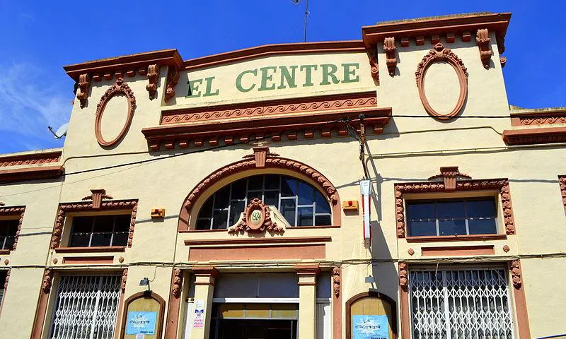 L'edifici d'estètica noucentista que acull el Centre.