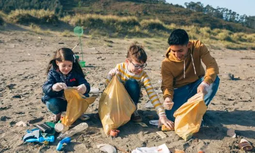 El voluntariat per a les persones menors pot aportar molt beneficis personals.
