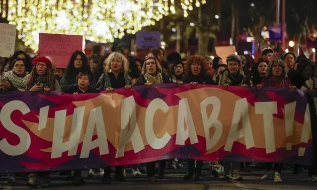 El territori català s’omple de manifestacions, tallers, formacions i activitats de tota mena per reivindicar el Dia Internacional per a l’Eliminació de la Violència envers les Dones. Font: Novembre Feminista
