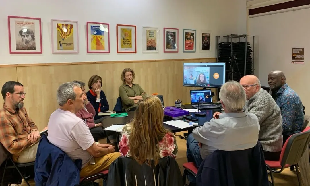Formació de noves guies voluntàries del 'Xerrem Junts'.