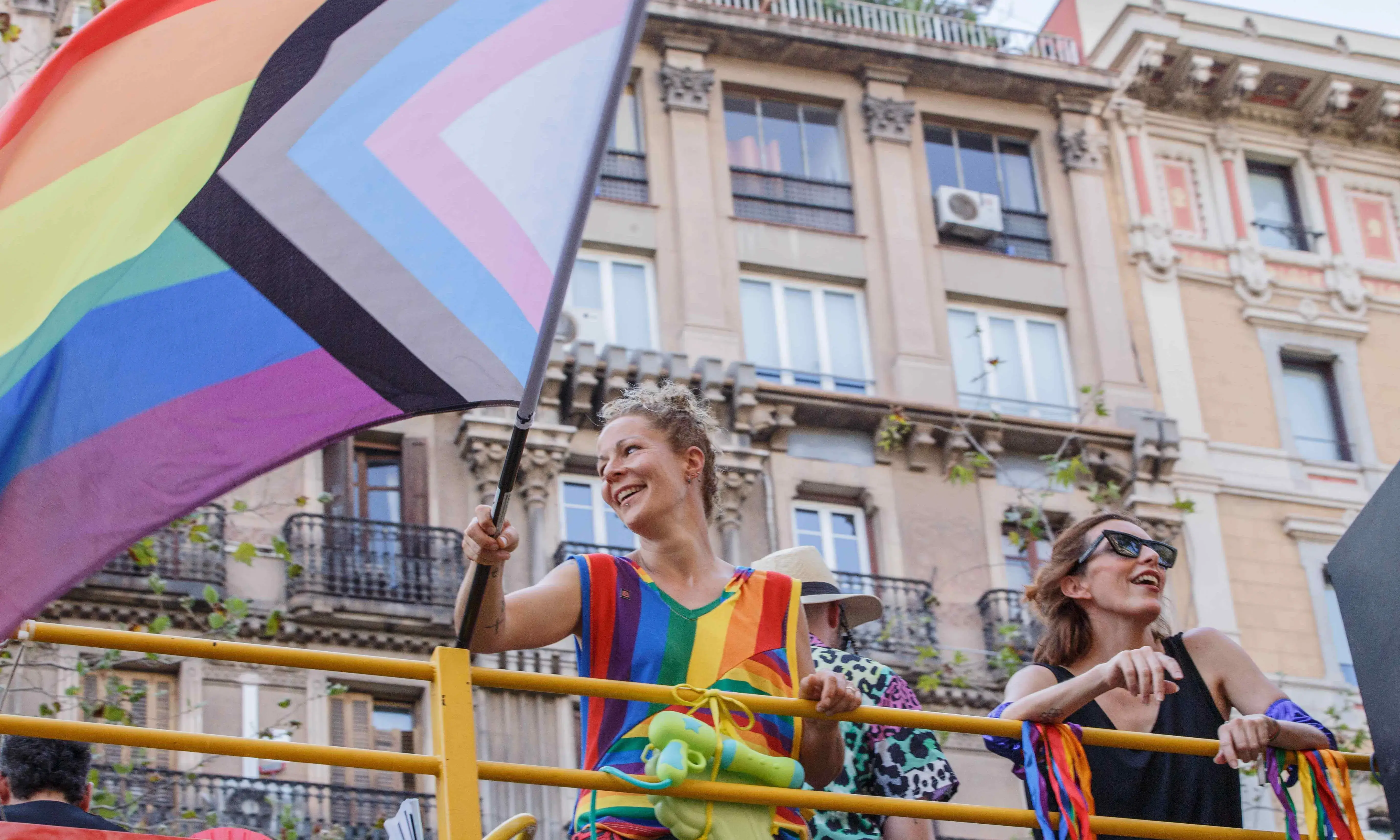 La Cambra LGTBIQ+ organitza, per mandat de més d’una trentena d’associacions LGTBIQ+ de Barcelona i el territori, el Pride! BCN. Font: Cambra LGTBIQ+