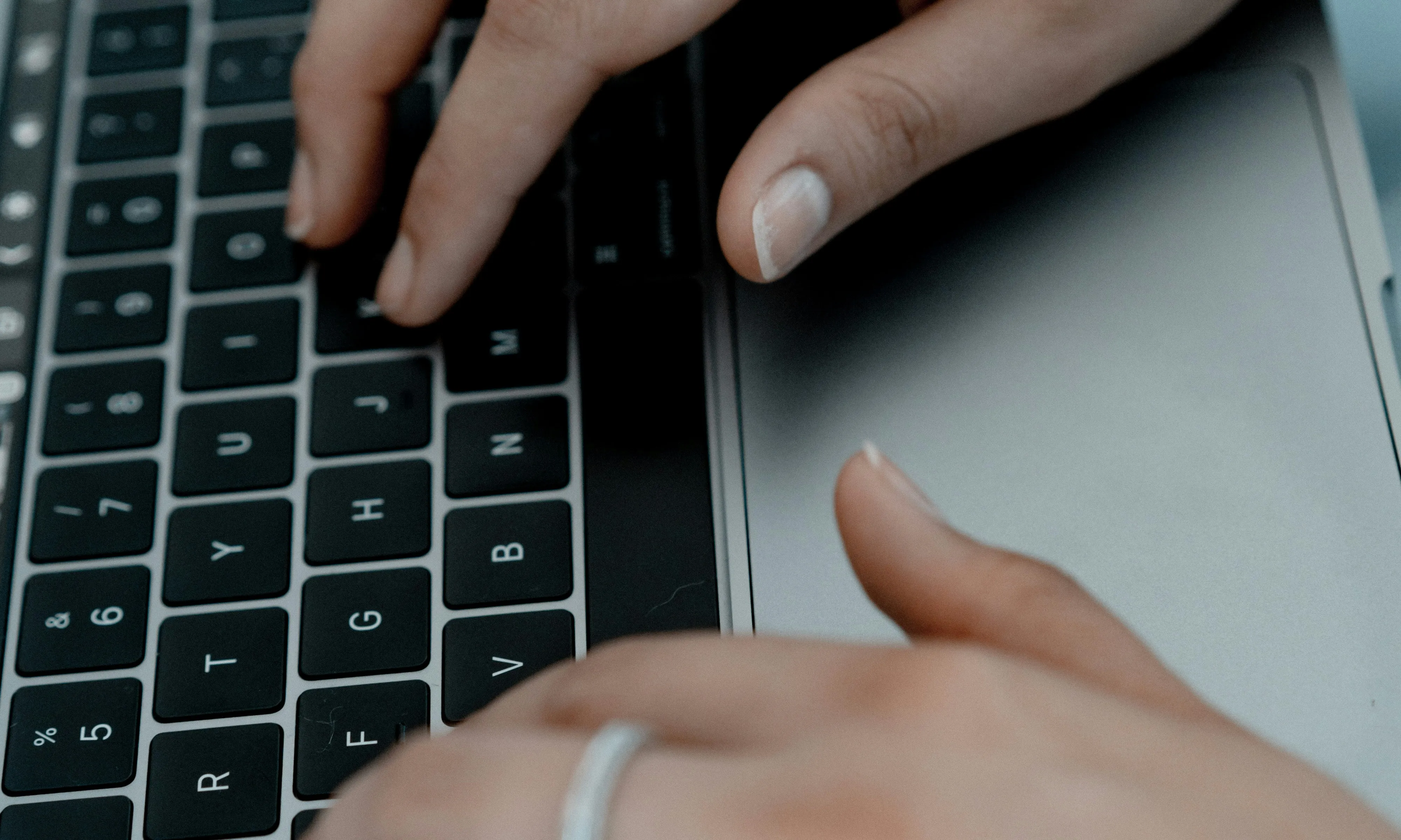 Es tracta d’un servei gratuït, eficient i de qualitat que duen a terme entitats especialitzades del mateix sector associatiu.