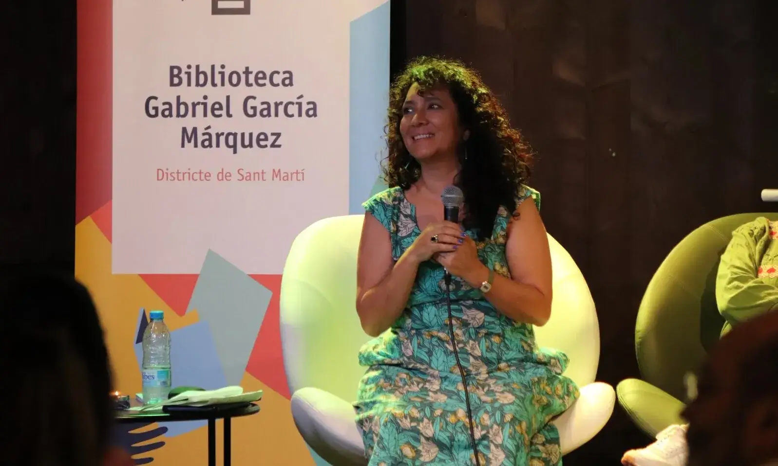 L'Omaira Beltrán explica que Llatins per Catalunya va sorgir de la necessitat d'acompanyar les persones migrades en la descoberta de la cultura i la llengua catalana.