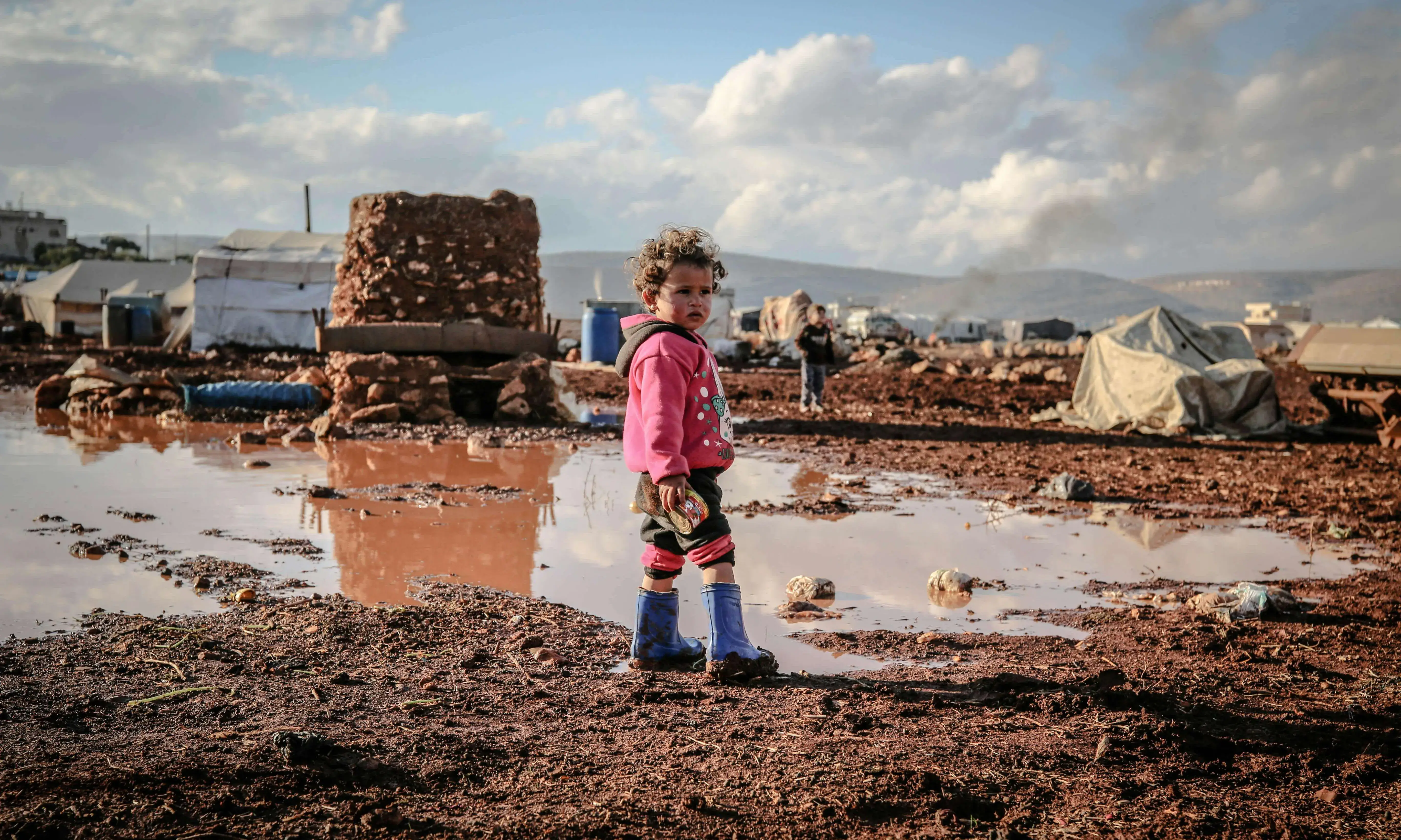 Infant en un camp de refugiats. Font: Pexels - Ahmed akacha Infant en un camp de refugiats. Font: Pexels - Ahmed akacha