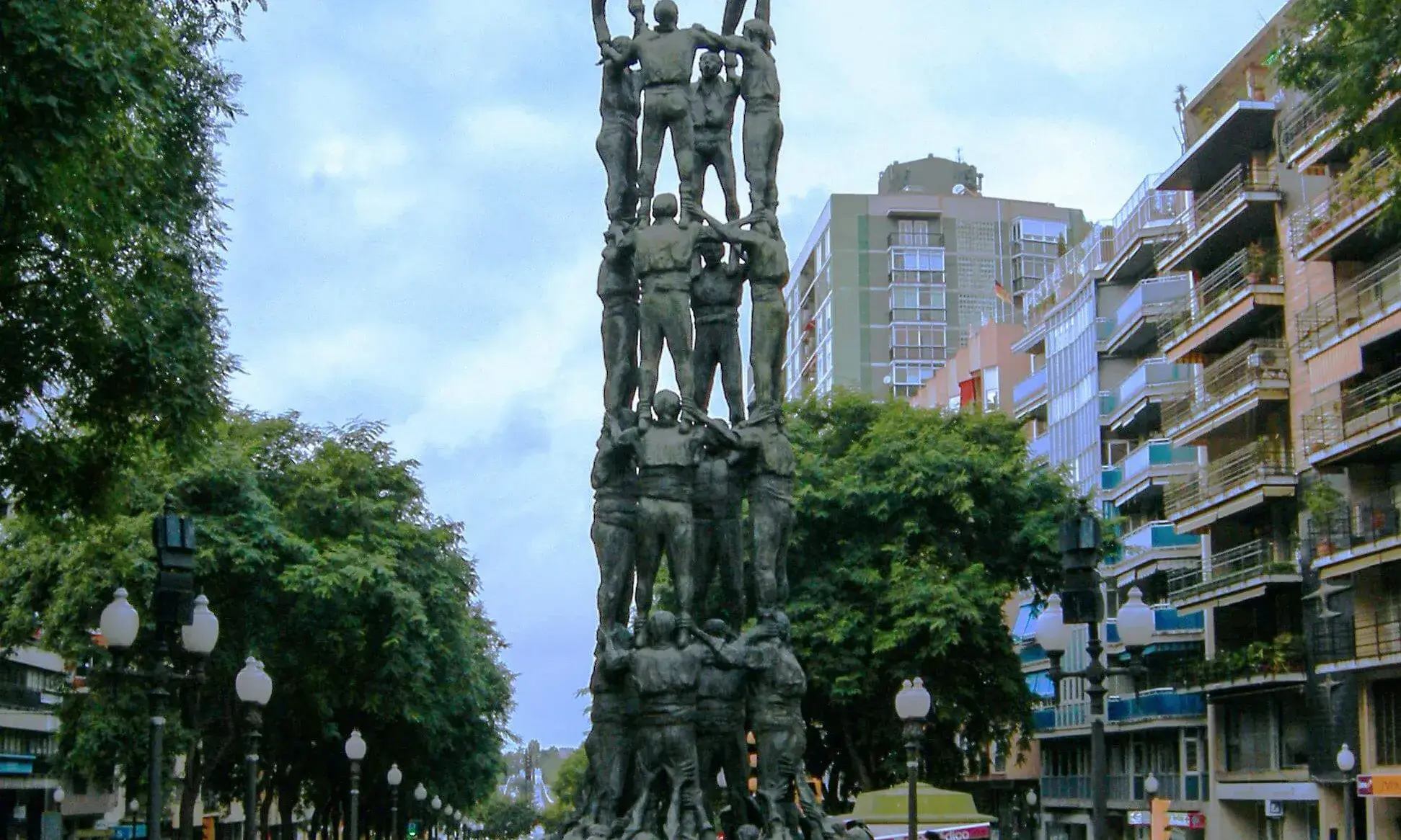Escultura castellers de la Rambla de Tarragona. Font: Pexels - Valentin Onu
