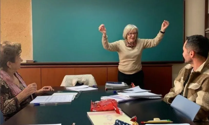 Sessió de formació a persones voluntàries del 'Xerrem Junts'.