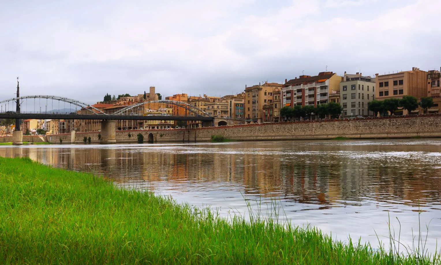 El riu Ebre a Tortosa.