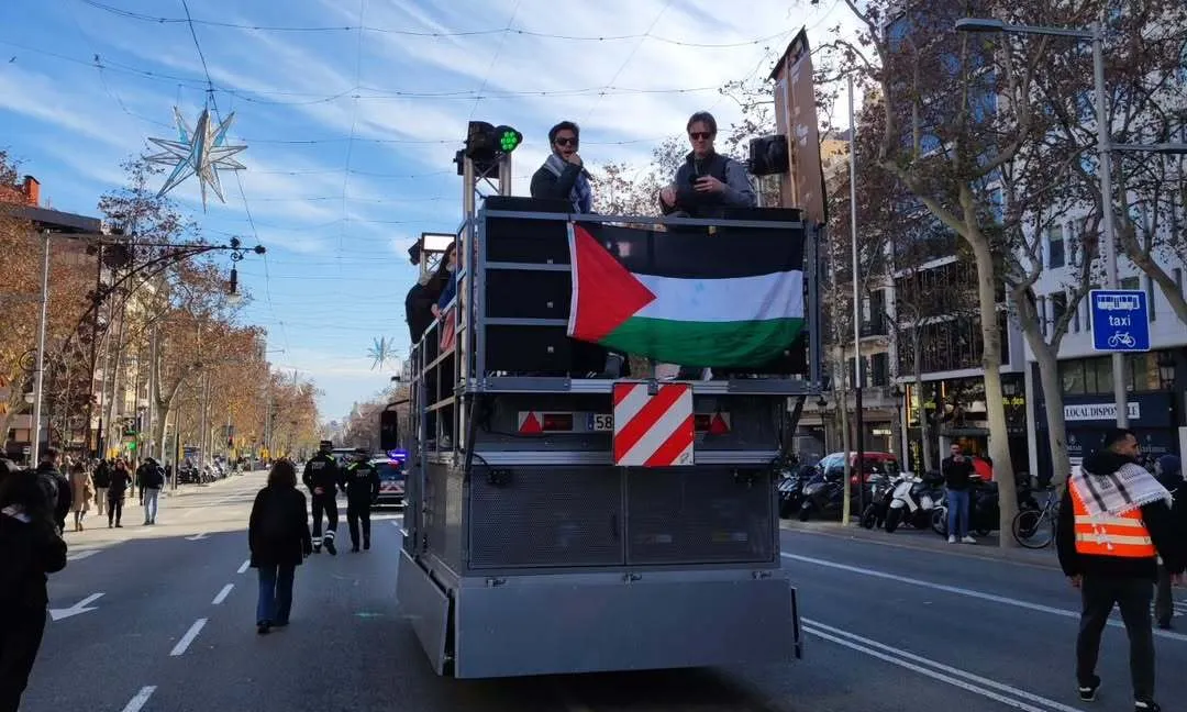 Les manifestants van cridar consignes a favor d’una Palestina lliure i contra l’ecocidi que perpetra el capitalisme depredador.