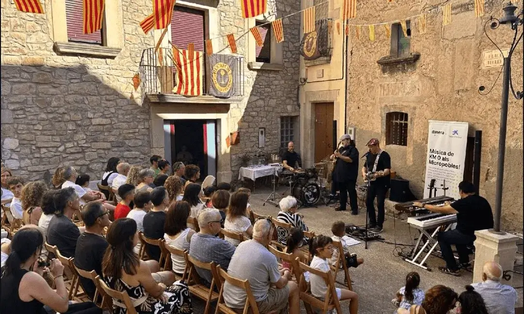 Trobada amb música al carrer.