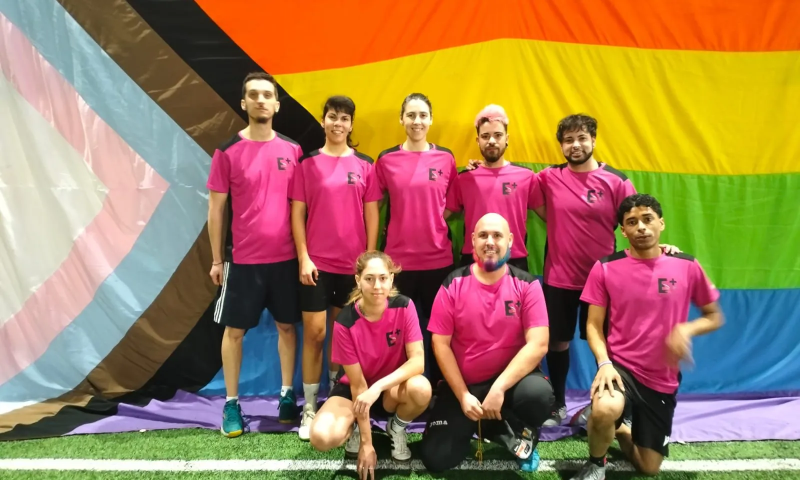 Una trentena de persones de l'entitat han participat en la tercera edició de la Queersleague. Font: Entenem Santa Coloma LGTBIQA+