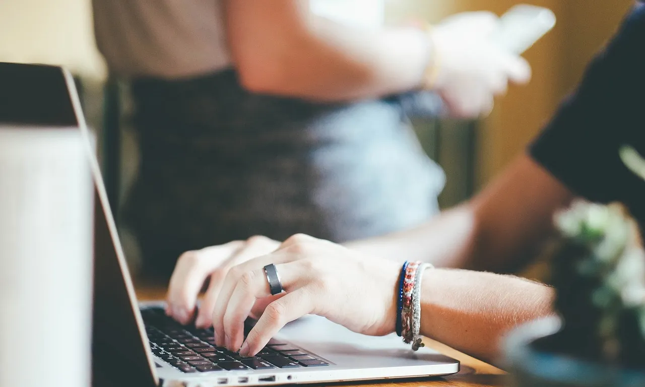 La Clínica de Seguretat contra les Violències Masclistes Digitals és un servei totalment gratuït.