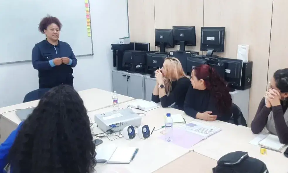 L'Ernestina és una de les participants del projecte 'Dones amb eines'.