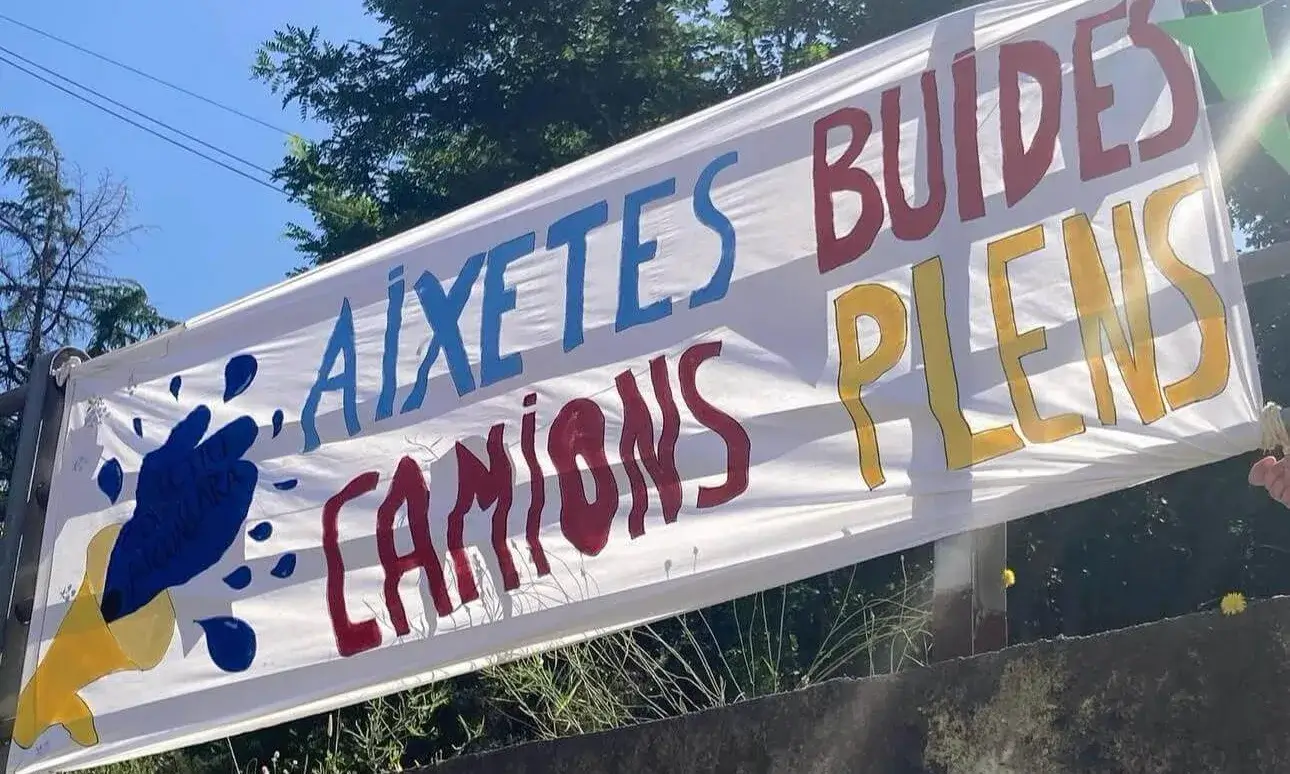 Les plantes embotelladores es regeixen per una llei franquista que els dona permís per extreure aigua fins a l'esgotament dels aqüífers.