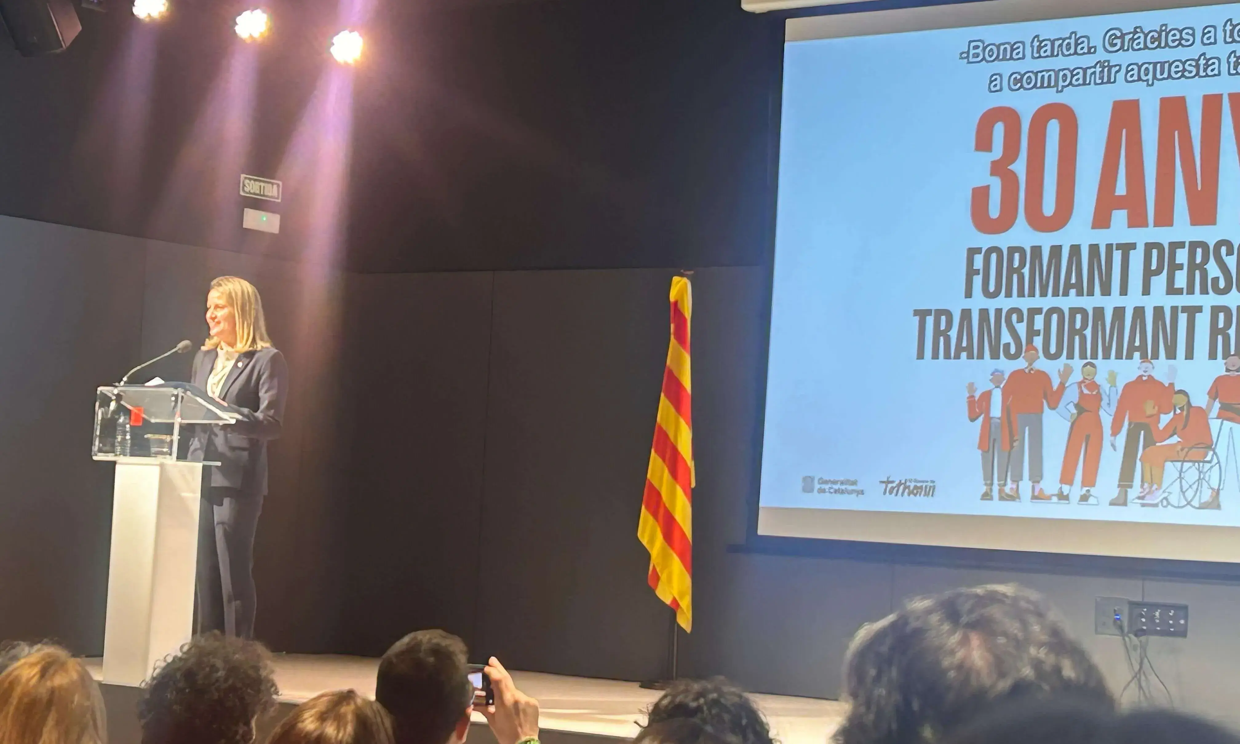 Mònica Martínez Bravo al faristol.