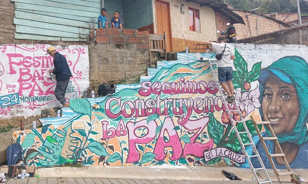 Grafit "Seguimos construyendo paz"